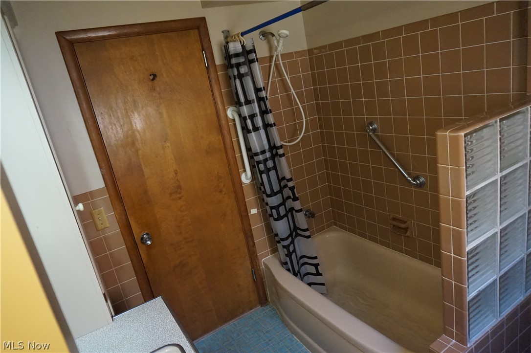 2068 Miami Road Euclid OH 44117