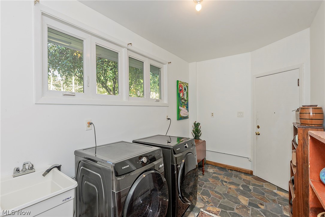 8165 Chagrin Mills Road Chagrin Falls OH 44022