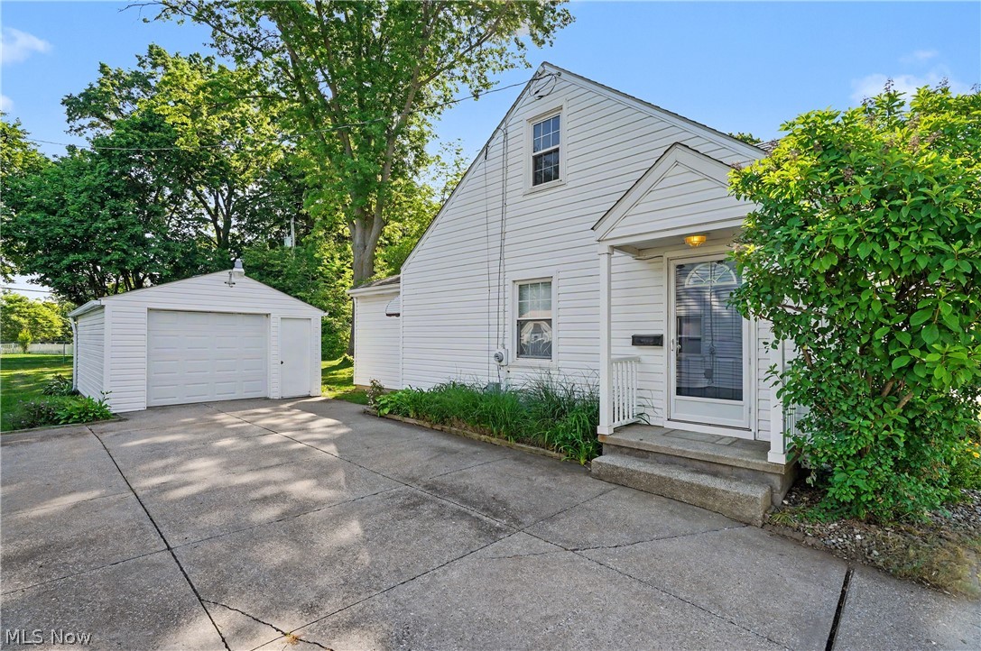 1711 Thornapple Avenue Akron OH 44301