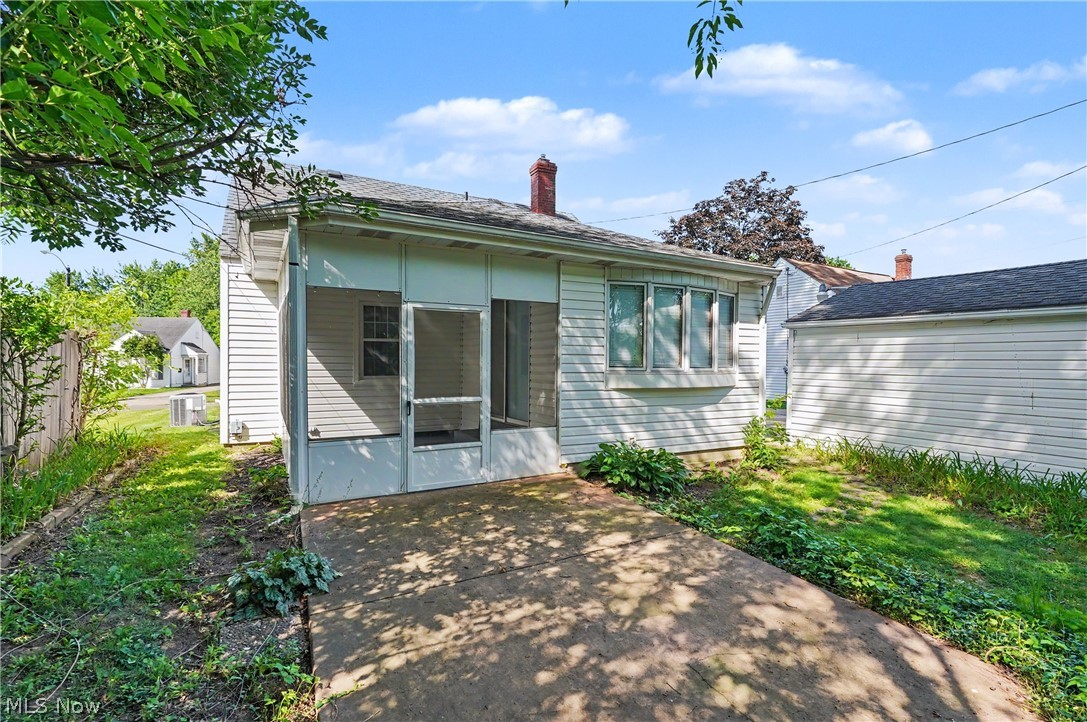 1711 Thornapple Avenue Akron OH 44301