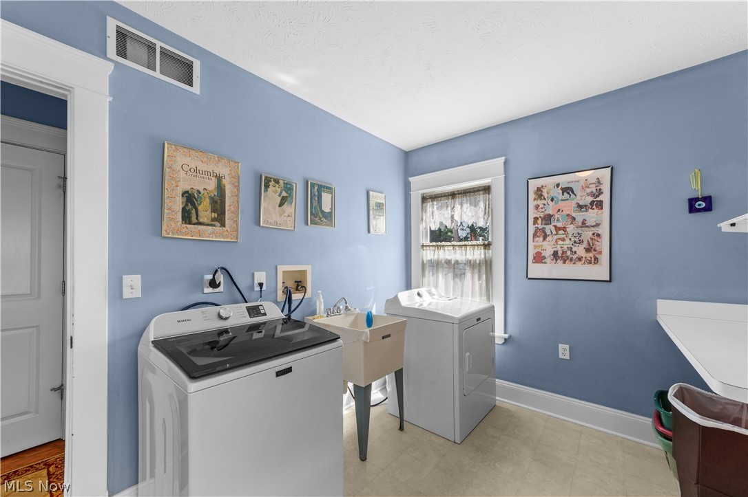 1483 E 105th Street Cleveland OH 44106