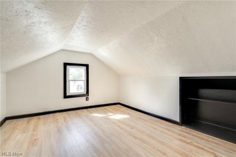 12512 Mcgowan Avenue Cleveland OH 44135