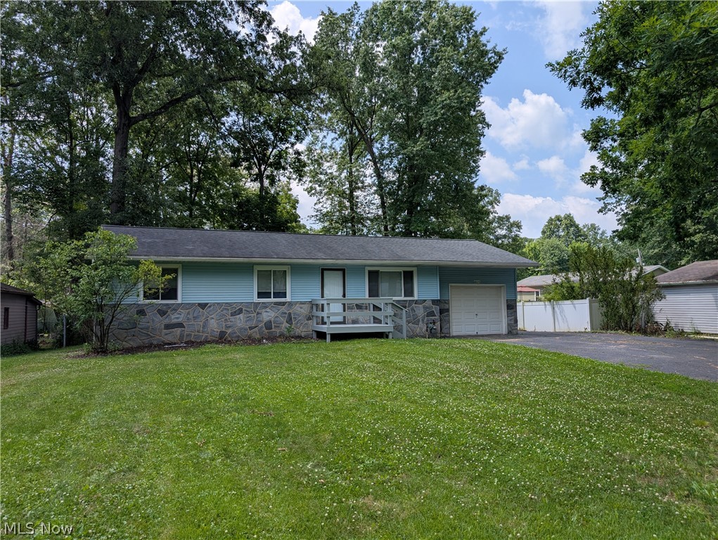 18015 Hillcrest Drive Lake Milton OH 44429