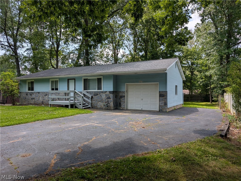 18015 Hillcrest Drive Lake Milton OH 44429
