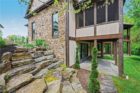 90 Lancaster Court Moreland Hills OH 44022