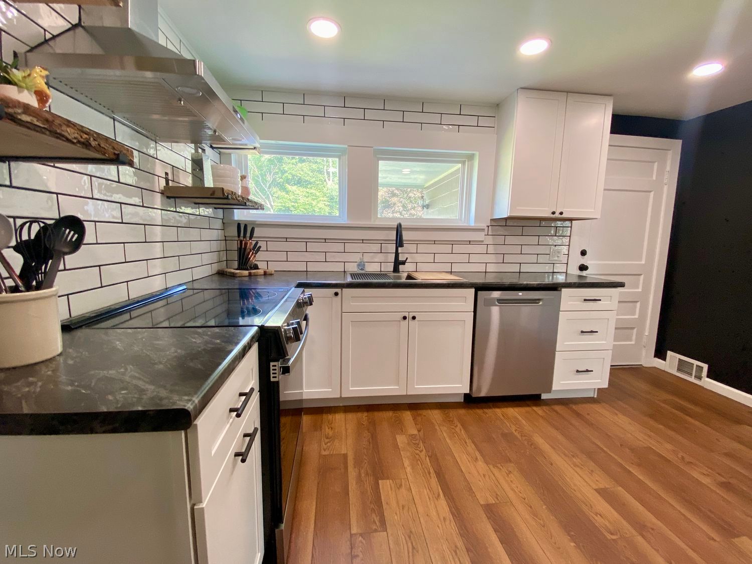 160 11th Street NE New Philadelphia OH 44663