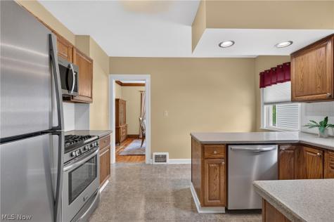 17416 Oxford Avenue Cleveland OH 44111