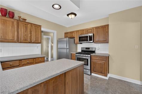 17416 Oxford Avenue Cleveland OH 44111