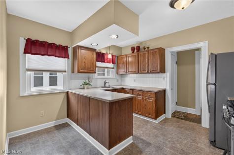 17416 Oxford Avenue Cleveland OH 44111