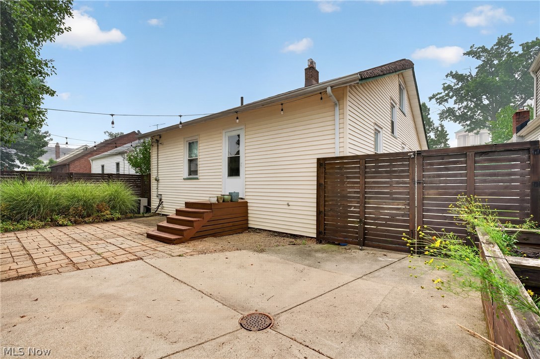 17416 Oxford Avenue Cleveland OH 44111