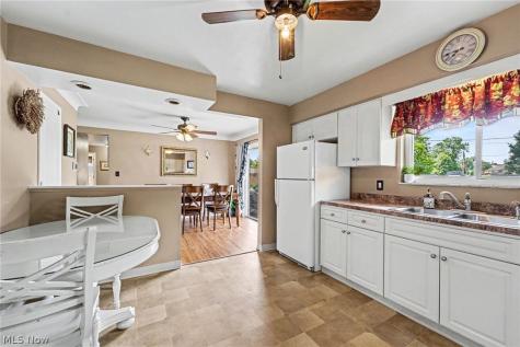 272 N Skyline Drive Seven Hills OH 44131
