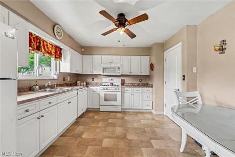 272 N Skyline Drive Seven Hills OH 44131