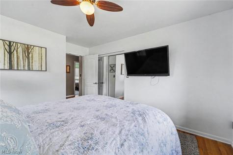 272 N Skyline Drive Seven Hills OH 44131