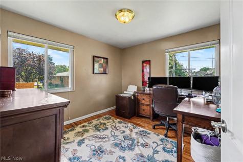 272 N Skyline Drive Seven Hills OH 44131