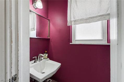 272 N Skyline Drive Seven Hills OH 44131