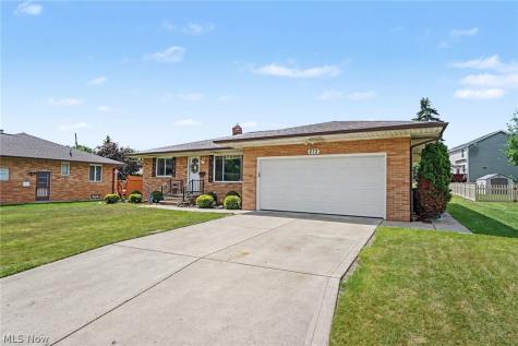 272 N Skyline Drive Seven Hills OH 44131