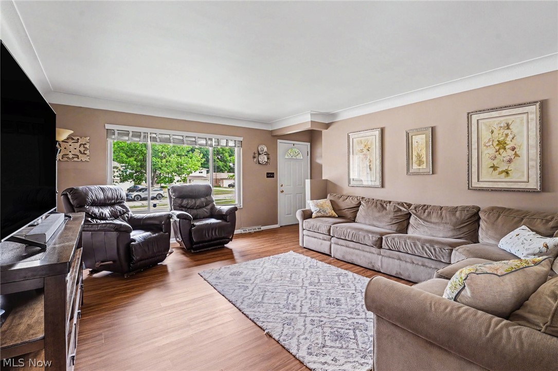 272 N Skyline Drive Seven Hills OH 44131