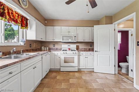 272 N Skyline Drive Seven Hills OH 44131