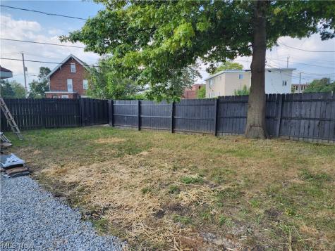 496 E 185th Street Cleveland OH 44119