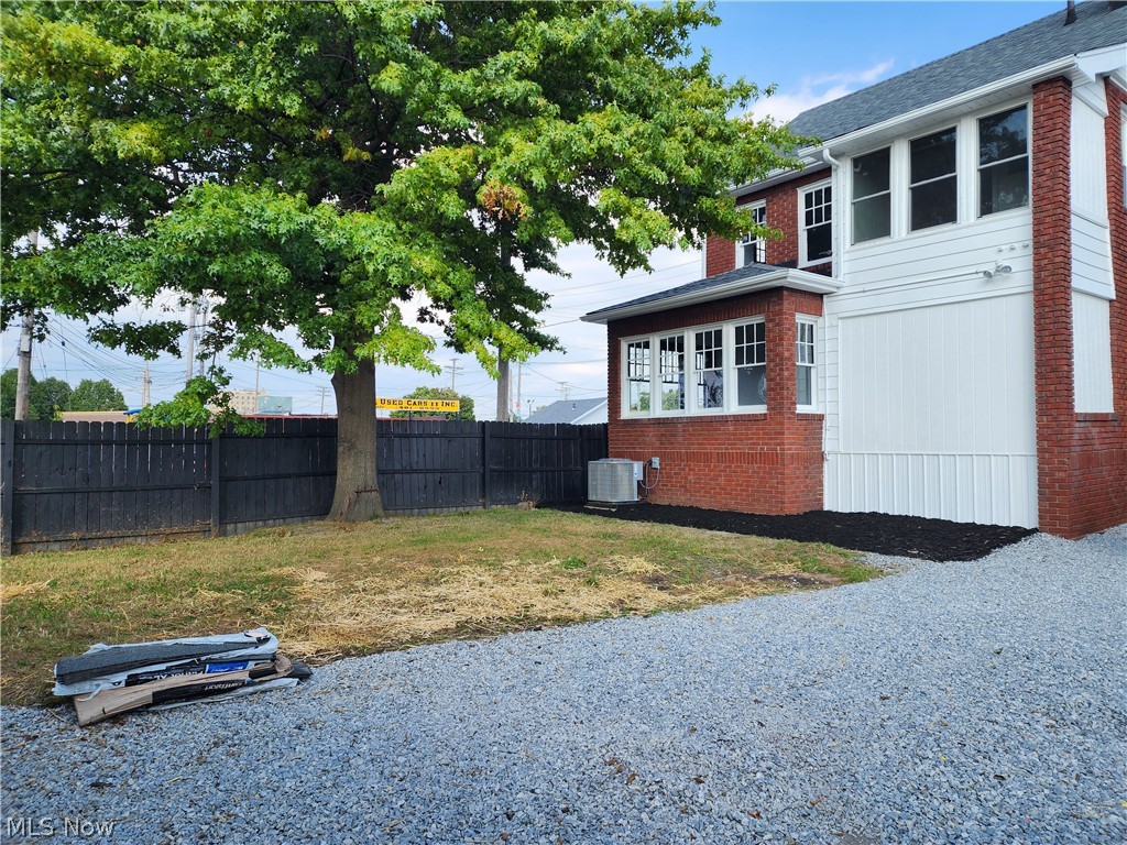 496 E 185th Street Cleveland OH 44119