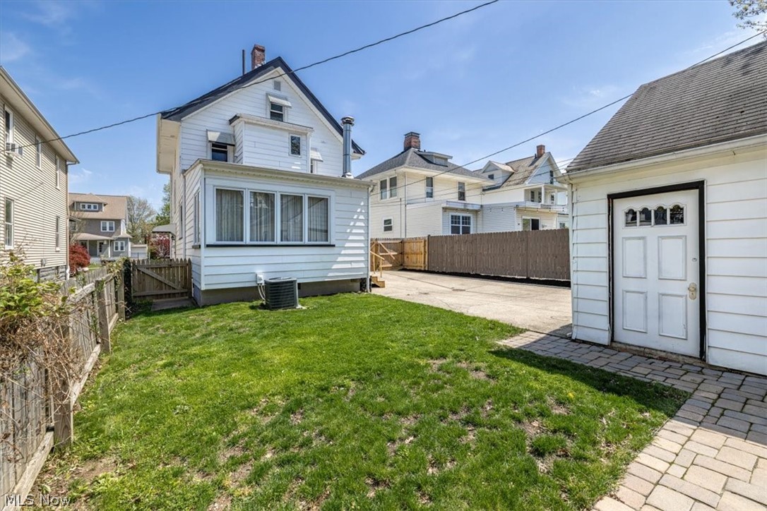 1208 French Avenue Lakewood OH 44107