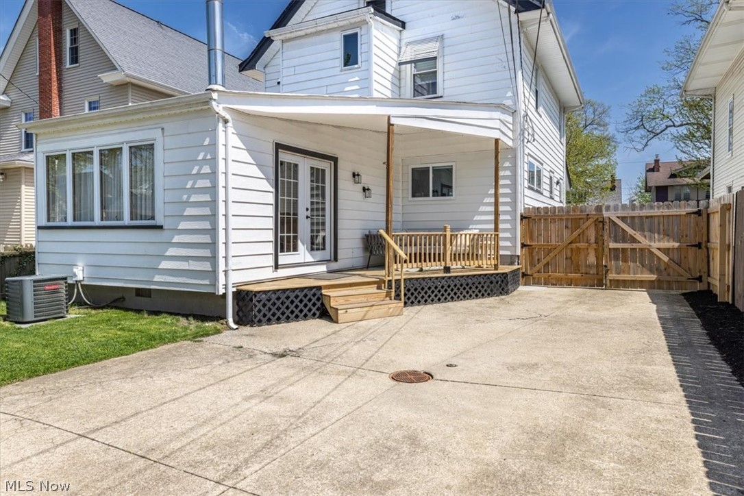 1208 French Avenue Lakewood OH 44107