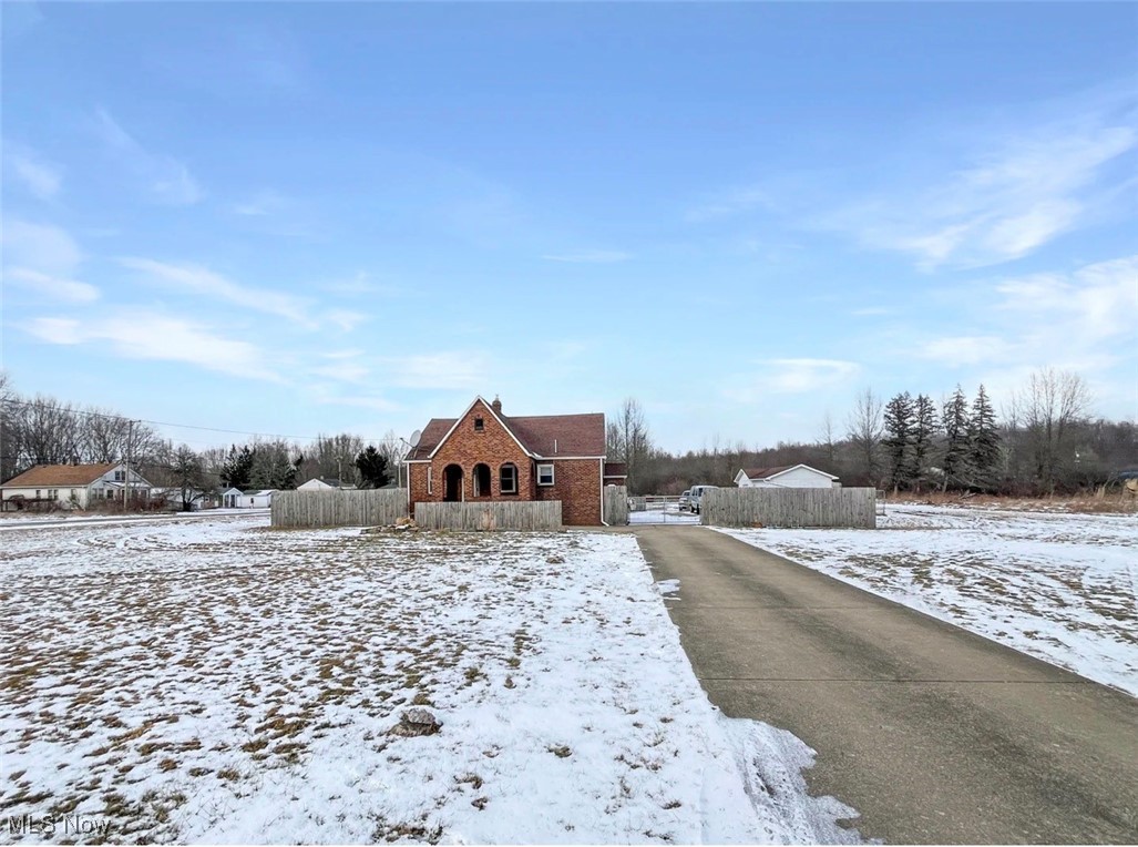 4242 Mccartney Road Lowellville OH 44436