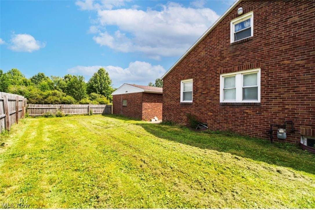 4242 Mccartney Road Lowellville OH 44436