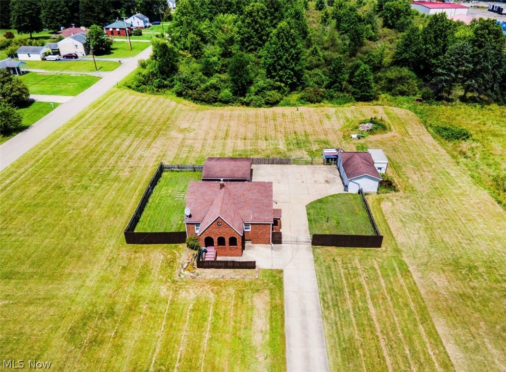 4242 Mccartney Road Lowellville OH 44436