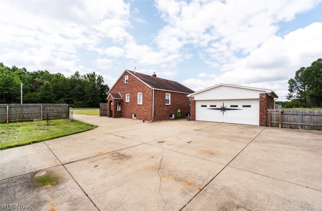 4242 Mccartney Road Lowellville OH 44436