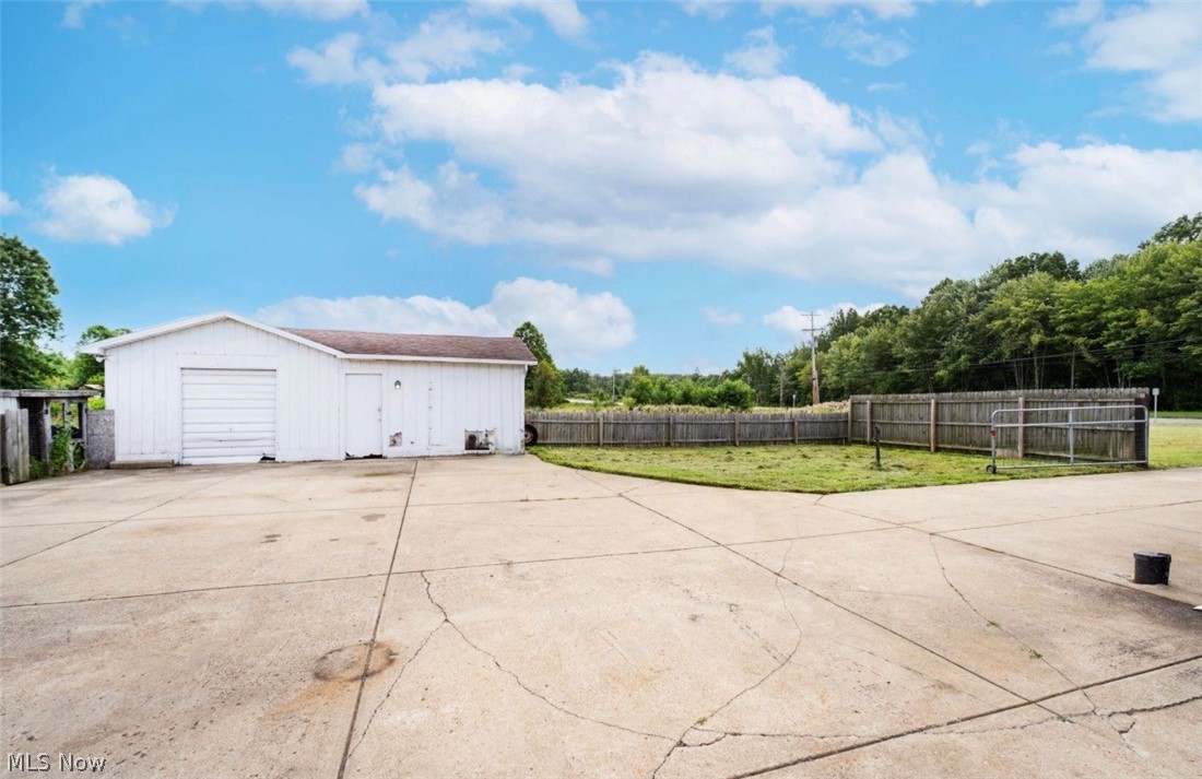 4242 Mccartney Road Lowellville OH 44436