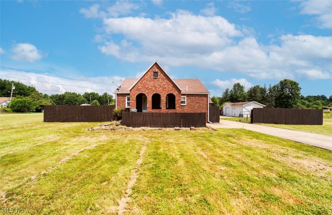 4242 Mccartney Road Lowellville OH 44436