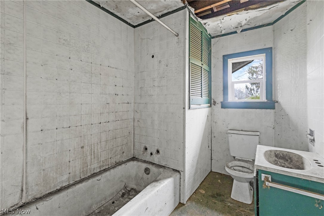 7766 Stewart Road Masury OH 44438