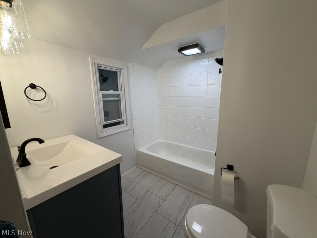 3957 Strandhill Road Cleveland OH 44128