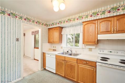 299 W Caston Road New Franklin OH 44319