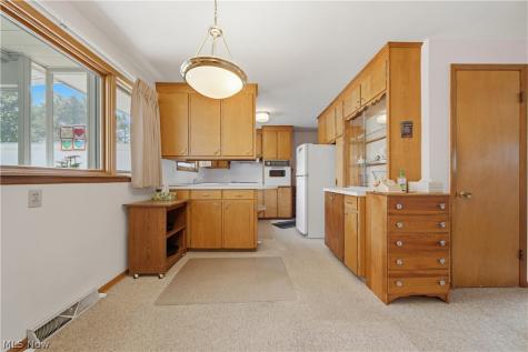 3304 Beverly Avenue NE Canton OH 44714
