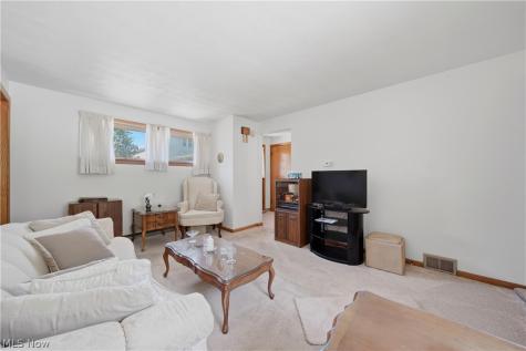 3304 Beverly Avenue NE Canton OH 44714