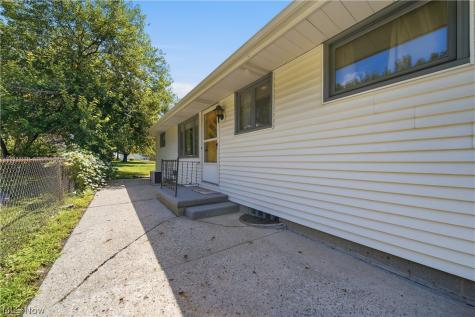 3304 Beverly Avenue NE Canton OH 44714