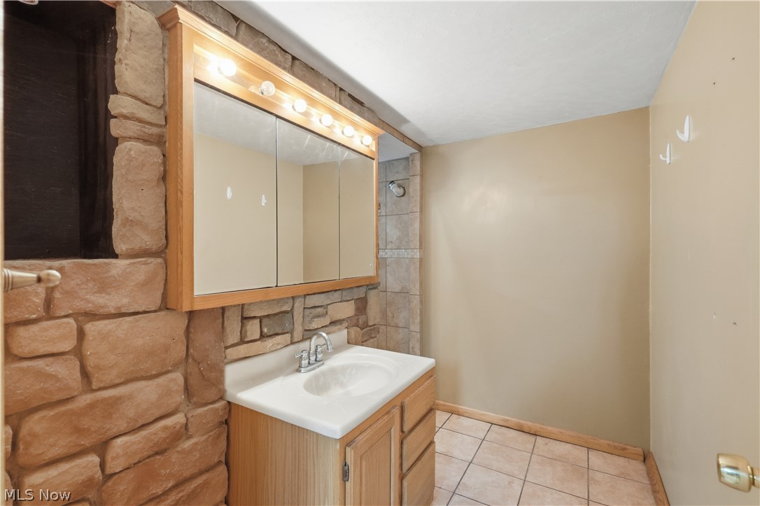 930 W Comet Road Clinton OH 44216