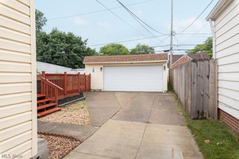 8812 Beech Avenue Brooklyn OH 44144