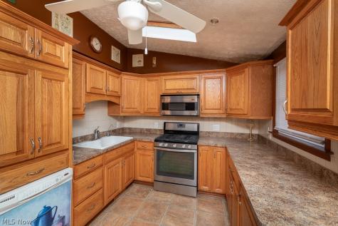8812 Beech Avenue Brooklyn OH 44144