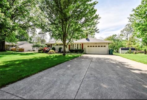 6680 Glenella Drive Seven Hills OH 44131