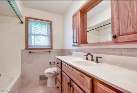 6680 Glenella Drive Seven Hills OH 44131
