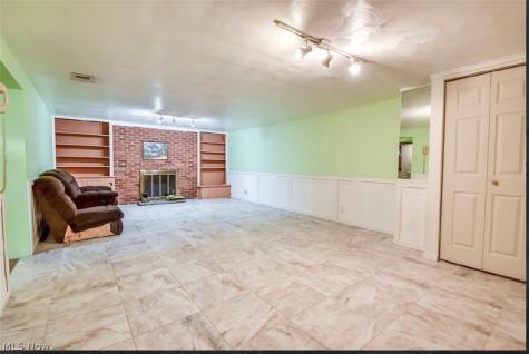 6680 Glenella Drive Seven Hills OH 44131