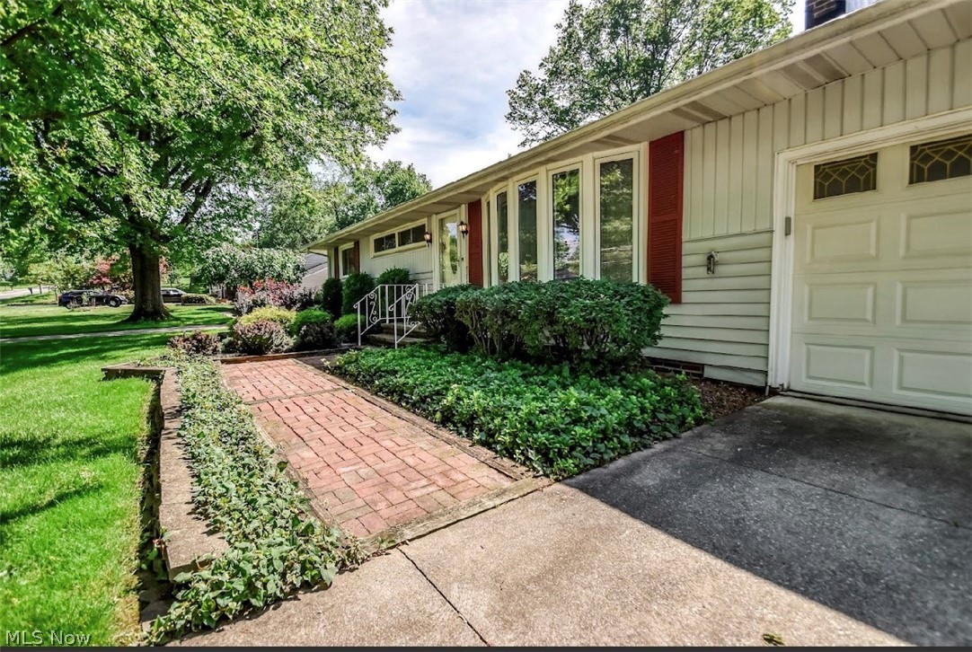6680 Glenella Drive Seven Hills OH 44131