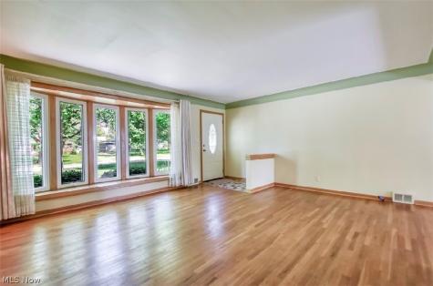6680 Glenella Drive Seven Hills OH 44131