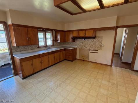 8305 Vineyard Avenue Cleveland OH 44105