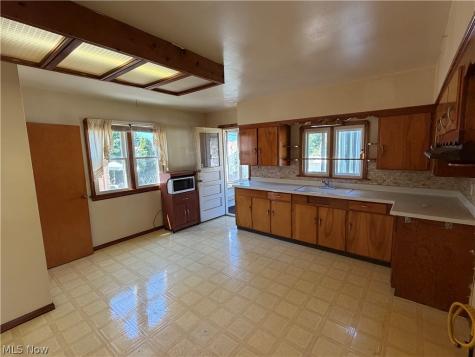 8305 Vineyard Avenue Cleveland OH 44105