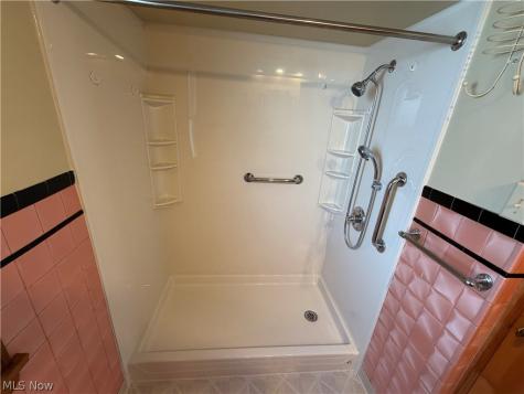 8305 Vineyard Avenue Cleveland OH 44105