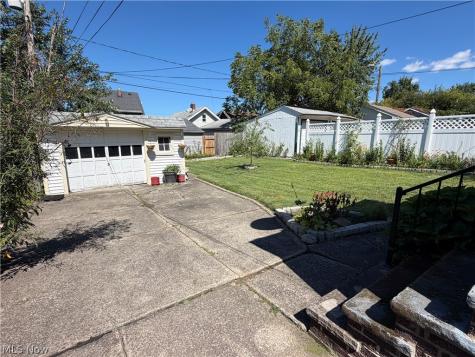 8305 Vineyard Avenue Cleveland OH 44105